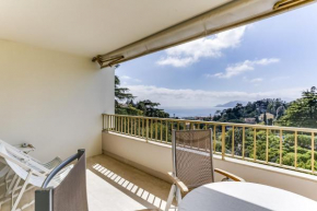 Leader Boulevard Flat with Terrace by GuestReady